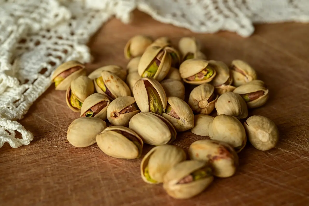 Premium Iranian nuts for export – pistachios, walnuts, almonds & more - Zaragro